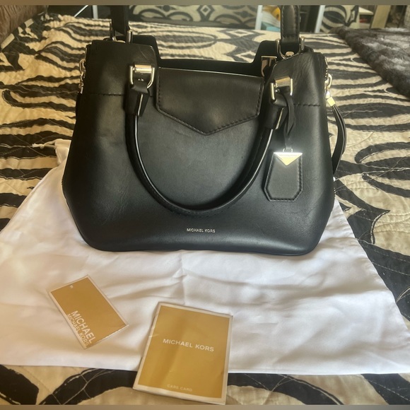 NWT MICHAEL KORS Blakely Black Leather Tote Bag w/ Dust Bag - Picture 4 of 12